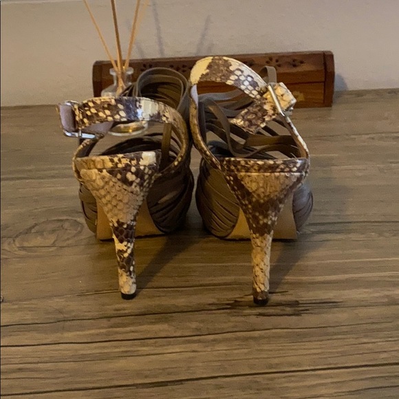 Vince Camuto gorgeous snakeskin sandals size 7 - Picture 3 of 3